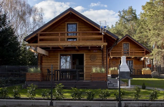 Piękny dom – taras z widokiem na jezioro